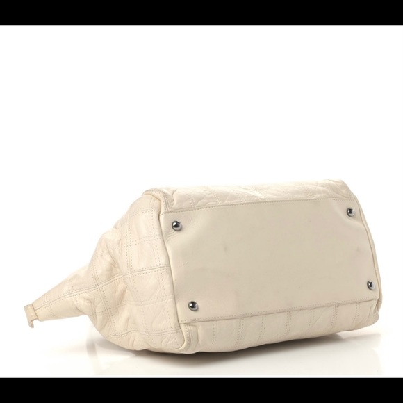 Pre loved Authentic Chanel tote - Picture 4 of 16